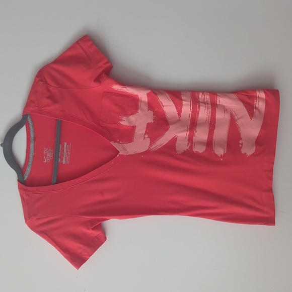Nike Womens Slim Fit red V-Neck T-shirt XS - Picture 1 of 3